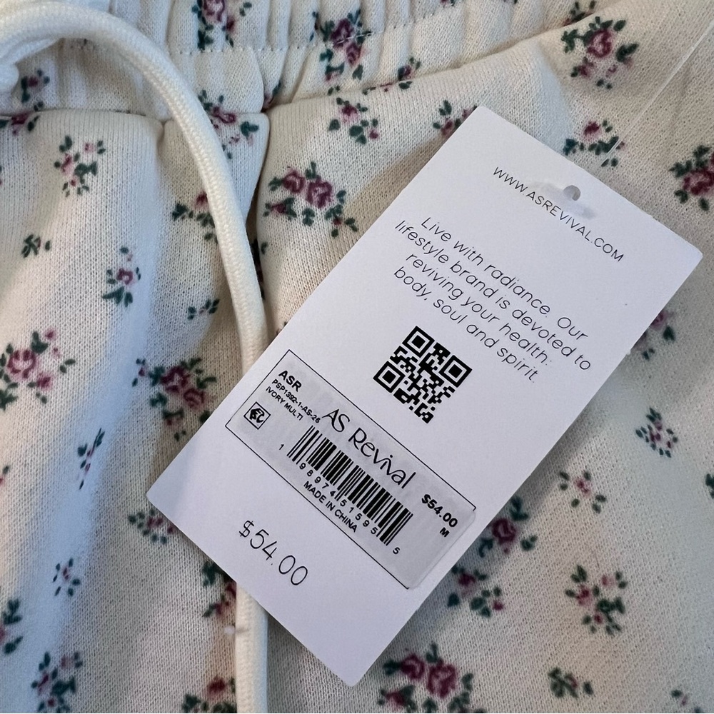 Altar'd State Cozy Cream Flowered Cottage Core Lounge Shorts Size M NWT - Picture 3 of 3